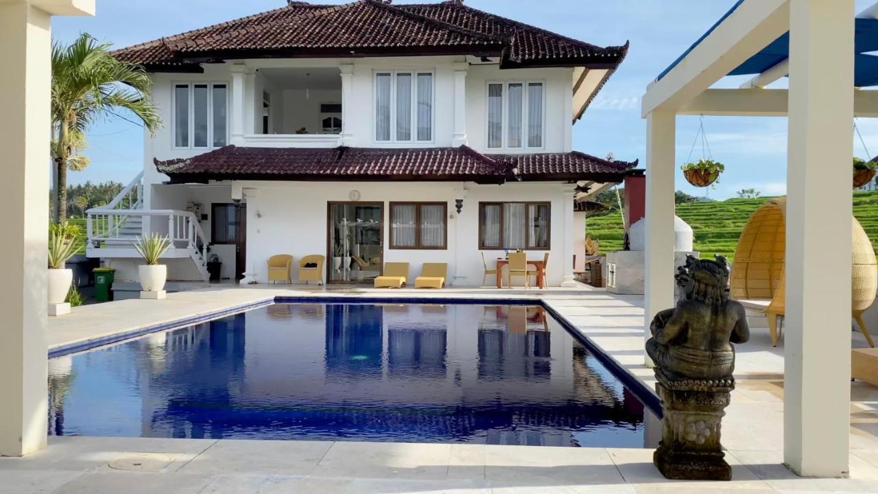 Апарт отель Medewi Manor Airsatang Экстерьер фото